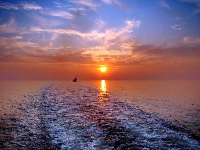 undefinedЧеткое принятие решений.</strong> Каждый участник группы должен обладать способностью быстро анализировать информацию и принимать обоснованные решения. Это позволит находить решения в сложных ситуациях и минимизировать риски.»></p>
<p><strong>Компетенции в области технологий.</strong> Важно, чтобы хотя бы один член команды имел сильные технические знания. Понимание современных технологий и их применения поможет создавать инновационные идеи и реализовывать их на практике.</p>
<p><img decoding=